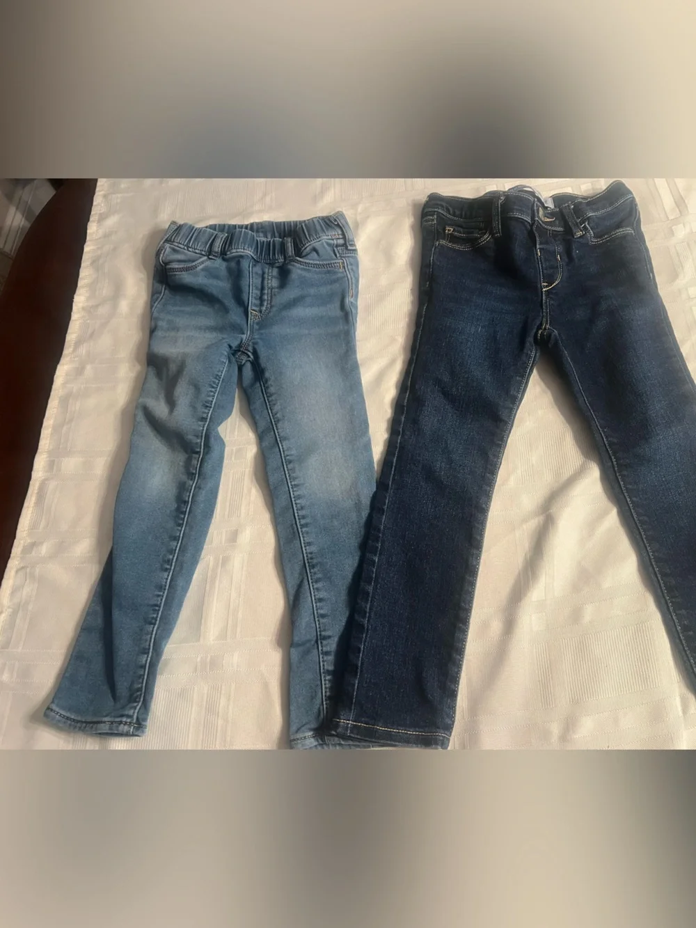 Toddler girls set of 2 pairs of jeans size 5T
